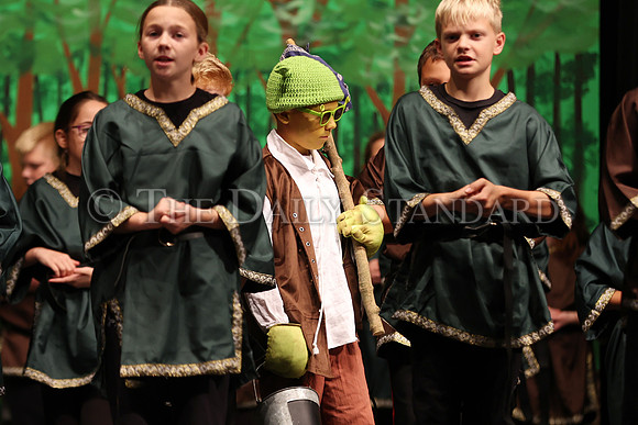 coldwater-middle-school-presents-shrek-jr-003