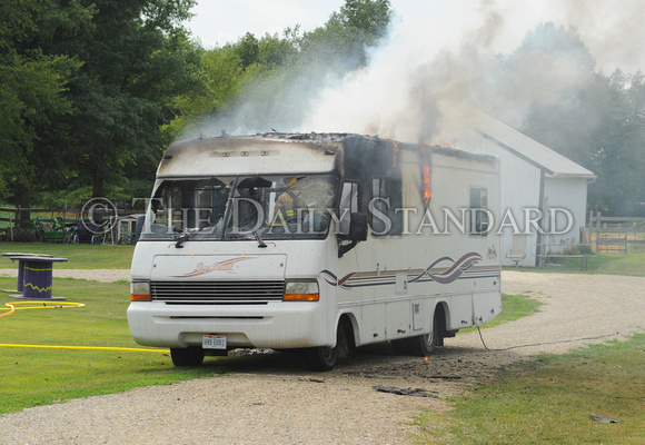 trailer-fire-at-5174-mud-pike-004
