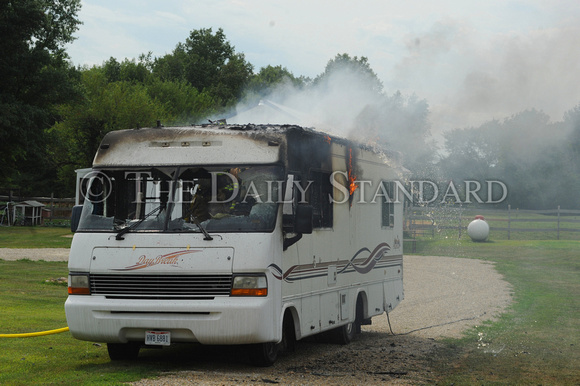 trailer-fire-at-5174-mud-pike-013