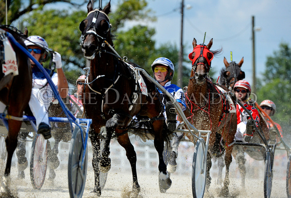 harness-racing-at-the-mercer-county-fairgrounds-009