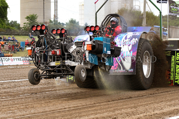 fort-recovery-tractor-pull-006
