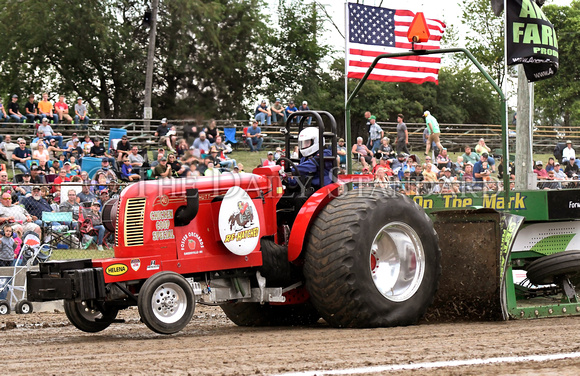 fort-recovery-tractor-pull-011