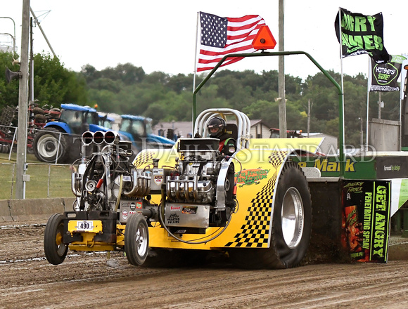 fort-recovery-tractor-pull-013